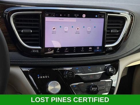 Used 2023 Chrysler Pacifica Limited FWD image 15