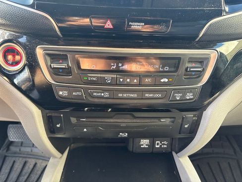 Used 2019 Honda Pilot Touring image 22