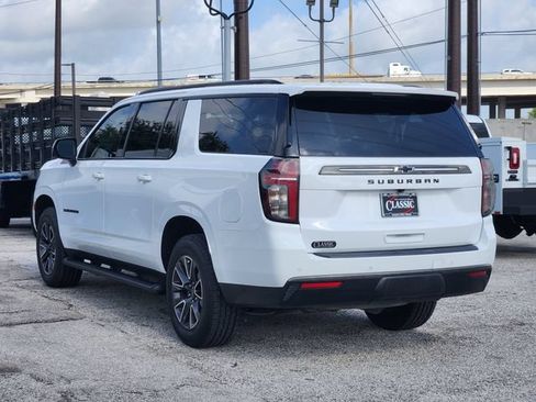 Used 2022 Chevrolet Suburban Z71 w/ Luxury Package AWD/4WD image 5