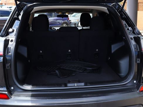 Used 2019 Jeep Cherokee Latitude w/ Popular Appearance Group FWD image 24