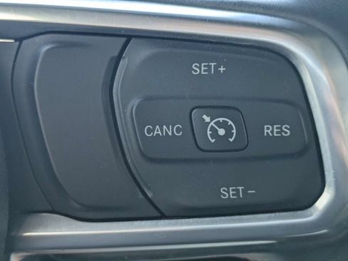 Used 2022 Jeep Wrangler Unlimited Sahara AWD/4WD image 25