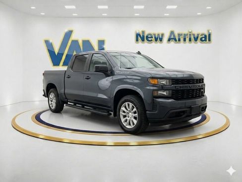 Used 2020 Chevrolet Silverado 1500 Custom w/ Custom Value Package AWD/4WD image 1