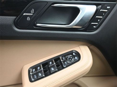 Used 2019 Porsche Macan image 30