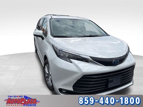 Used 2025 Toyota Sienna XLE w/ XLE Plus Package AWD/4WD image 7