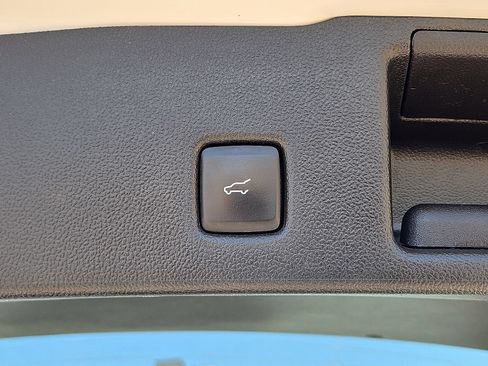 Used 2023 Ford Escape SE FWD image 14