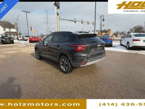 Used 2025 Chevrolet Trax LT w/ Driver Confidence Package image 6