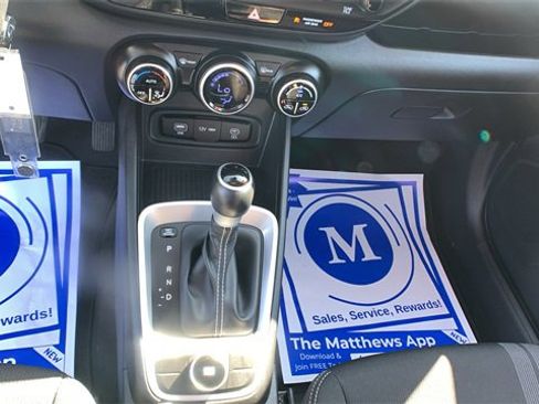 Used 2023 Hyundai Venue SEL image 15