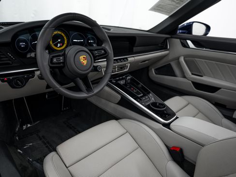 Certified 2021 Porsche 911 Targa 4S AWD/4WD image 4