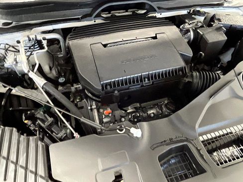 New 2025 Honda Pilot Touring image 12