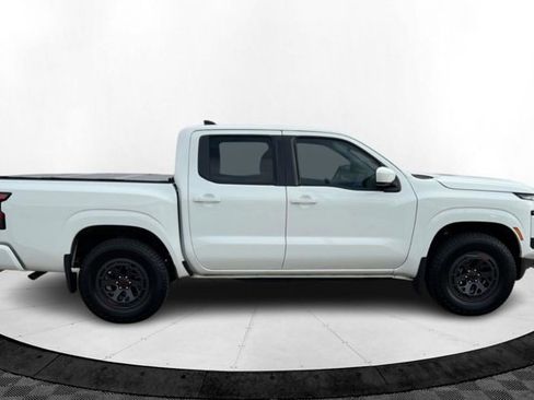 Certified 2025 Nissan Frontier SV image 6