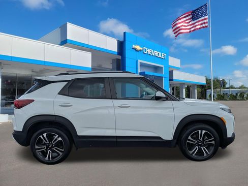 Used 2023 Chevrolet TrailBlazer LT w/ Convenience Package FWD image 2