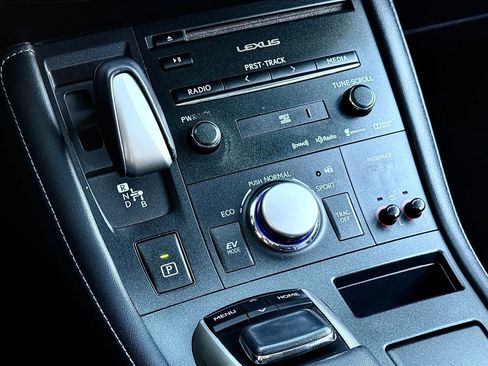 Used 2017 Lexus CT 200h image 27