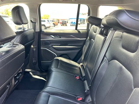Used 2023 Jeep Grand Cherokee 4WD 4xe image 17