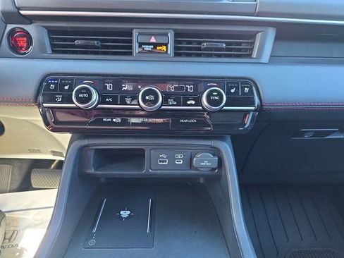 Certified 2025 Honda Pilot Black Edition image 26