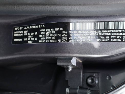 Used 2018 Alfa Romeo Stelvio AWD image 28