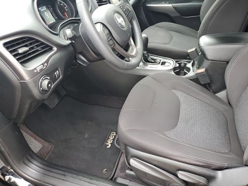 Used 2019 Jeep Cherokee Latitude w/ Popular Appearance Group image 30