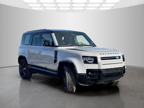New 2026 Land Rover Defender 110 X-Dynamic SE image 3