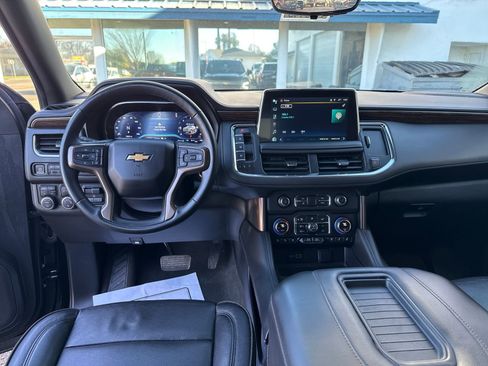 Used 2024 Chevrolet Suburban High Country image 12
