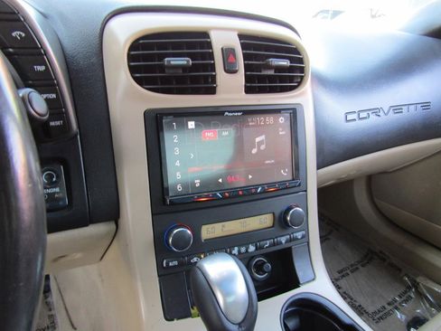 Used 2007 Chevrolet Corvette Coupe w/ Preferred Equipment Group image 17