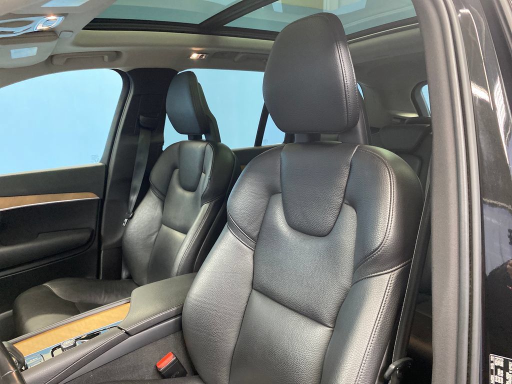 Used 2022 Volvo XC90 T8 Inscription Expression w/ Advanced Package AWD/4WD image 7