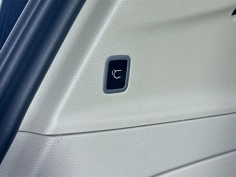 Used 2024 Chrysler Pacifica Touring-L image 29