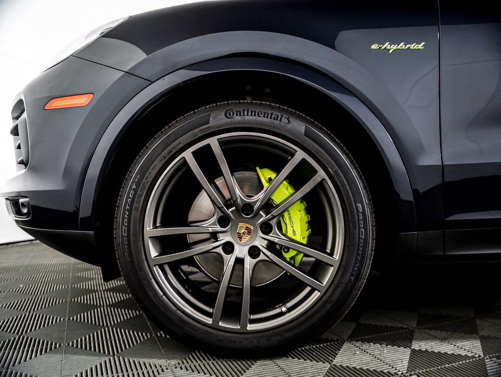 Certified 2022 Porsche Cayenne E-Hybrid AWD/4WD image 14