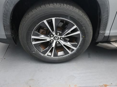 Used 2019 Toyota Highlander LE FWD image 14