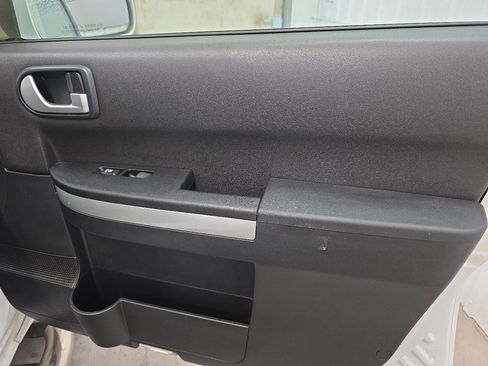 Used 2011 Mitsubishi Endeavor LS image 40