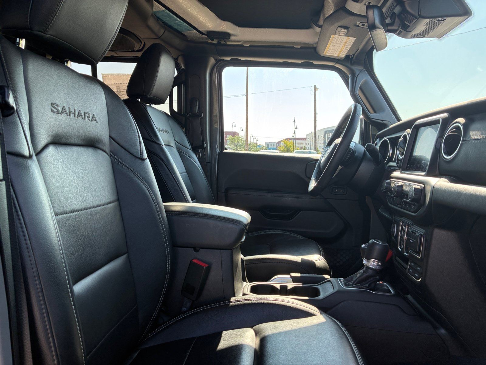 Used 2020 Jeep Wrangler Unlimited Sahara AWD/4WD image 19