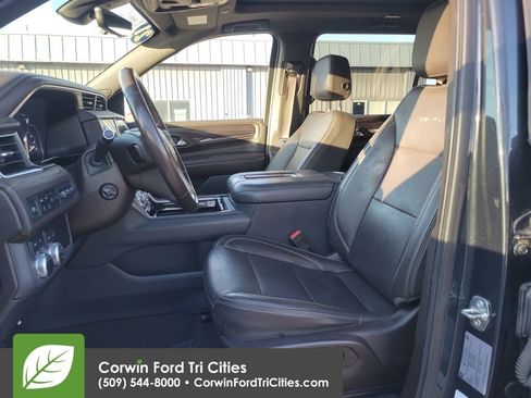 Used 2021 GMC Yukon XL Denali w/ Denali Premium Package AWD/4WD image 2