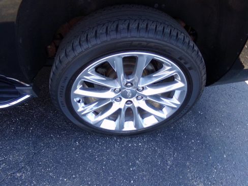 Used 2019 Cadillac Escalade Luxury AWD/4WD image 45