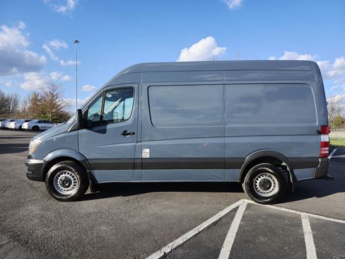Used 2018 Mercedes-Benz Sprinter 2500 image 11