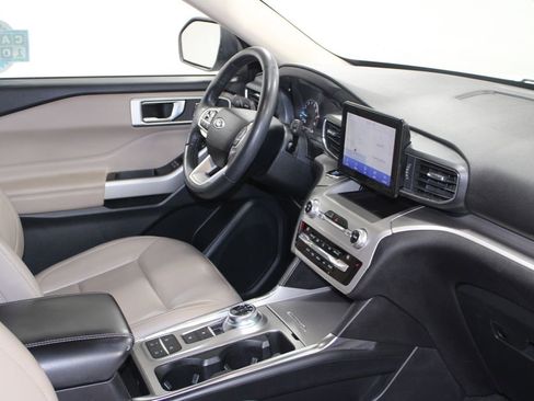 Used 2021 Ford Explorer XLT w/ Equipment Group 202A image 31