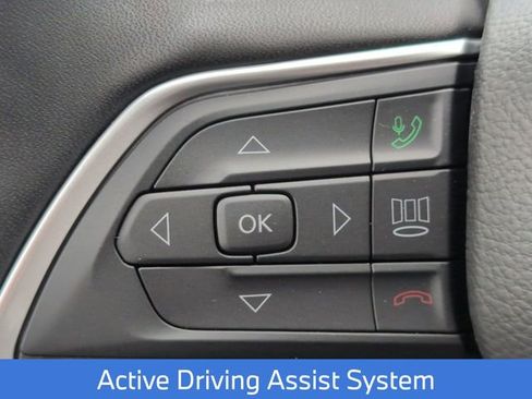 New 2026 Jeep Grand Cherokee Altitude RWD image 19