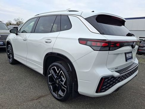 New 2026 Volkswagen Tiguan SEL R-Line image 3