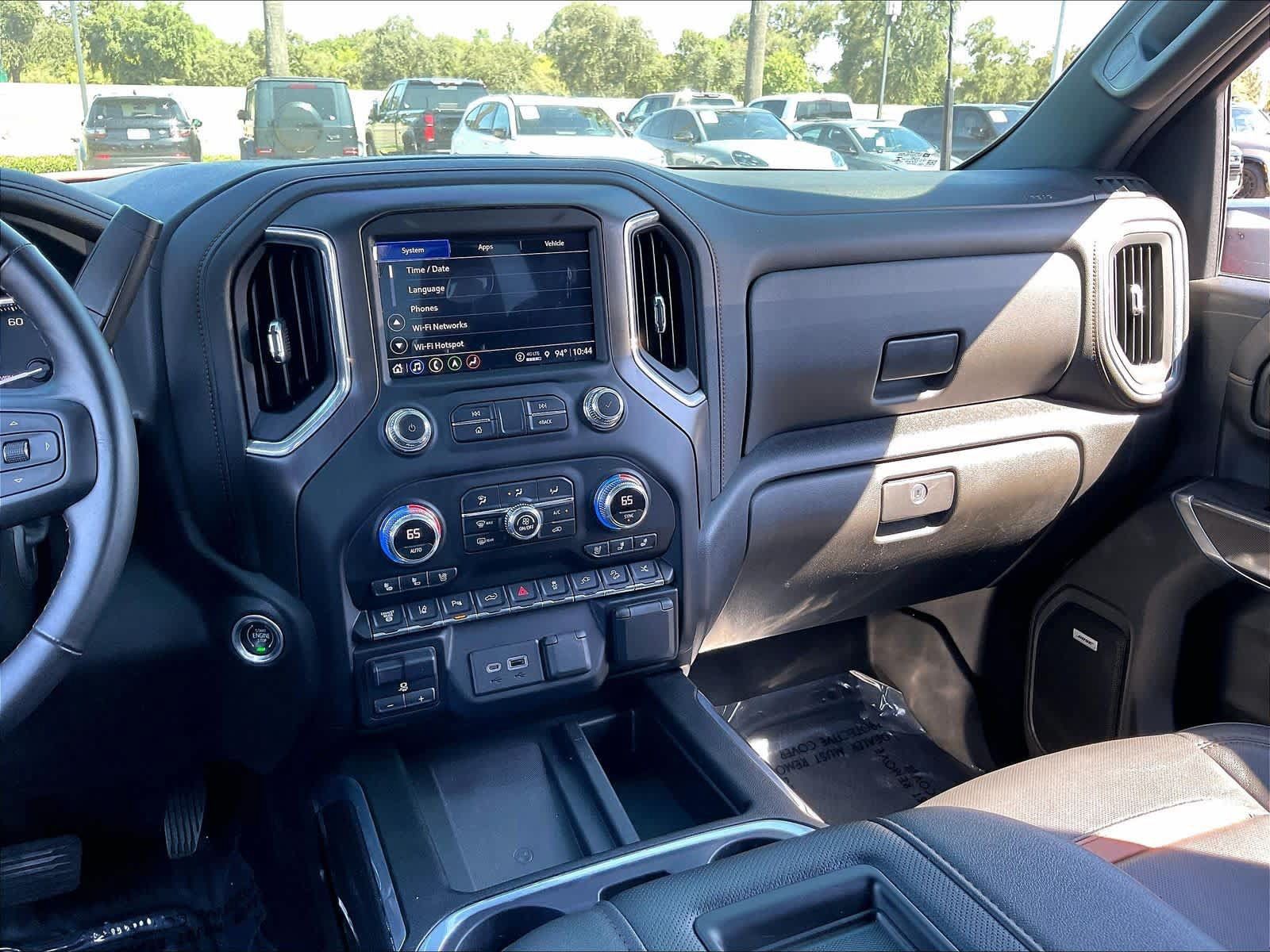 Used 2022 GMC Sierra 2500 AT4 w/ AT4 Preferred Package AWD/4WD image 9