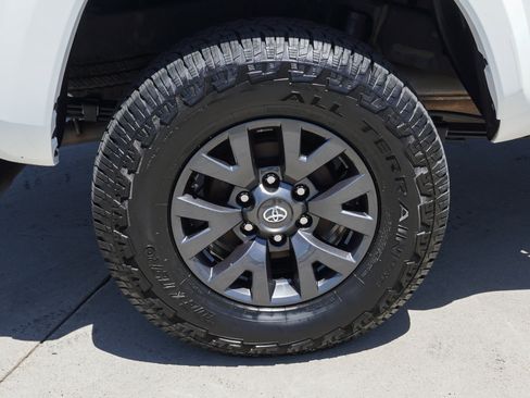 Used 2023 Toyota Tacoma SR5 AWD/4WD image 11