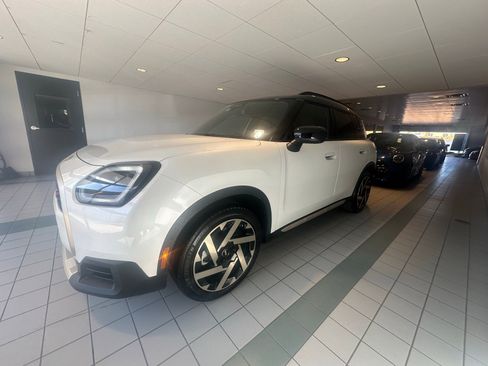 Used 2025 MINI Cooper Countryman S w/ Comfort Package Max image 5