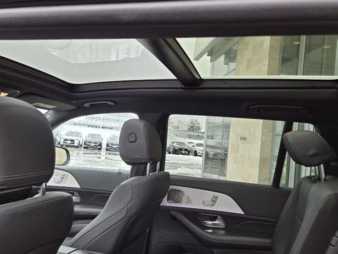 Used 2025 Mercedes-Benz GLS 450 4MATIC image 11