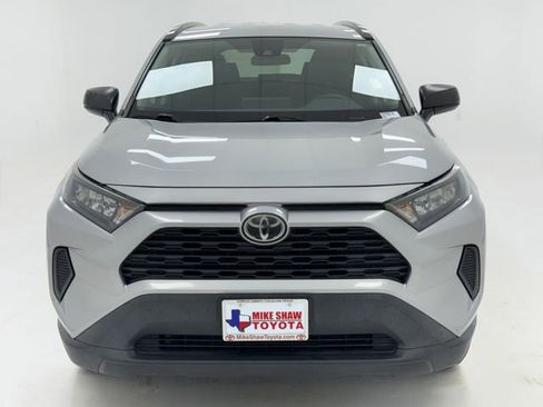 Used 2020 Toyota RAV4 LE FWD image 3