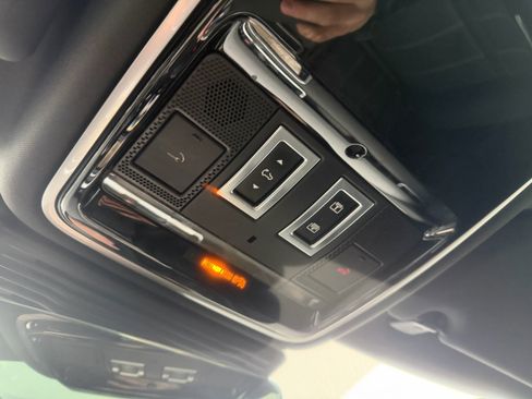 Used 2023 Land Rover Range Rover Velar S image 15