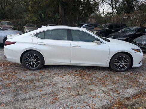Used 2025 Lexus ES 300h 300h image 3