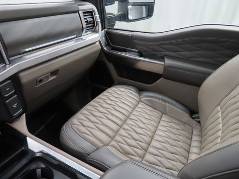 Used 2025 Ford F450 Platinum w/ Platinum Plus Package image 37