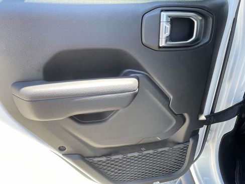 Used 2023 Jeep Gladiator Sport AWD/4WD image 13
