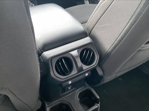 Used 2023 Jeep Gladiator Overland AWD/4WD image 11