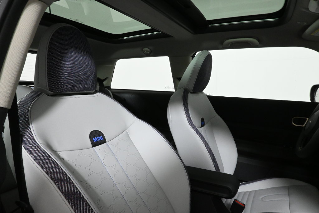 Certified 2025 MINI Cooper S FWD image 33