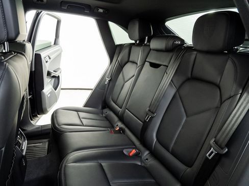 New 2026 Porsche Macan image 22