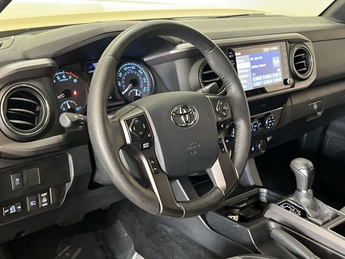 Used 2020 Toyota Tacoma TRD Off-Road AWD/4WD image 15