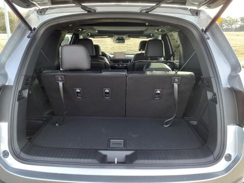 Used 2025 Honda Pilot TrailSport image 6