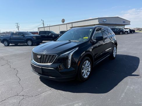Used 2019 Cadillac XT4 Luxury w/ Cold Weather Package image 3